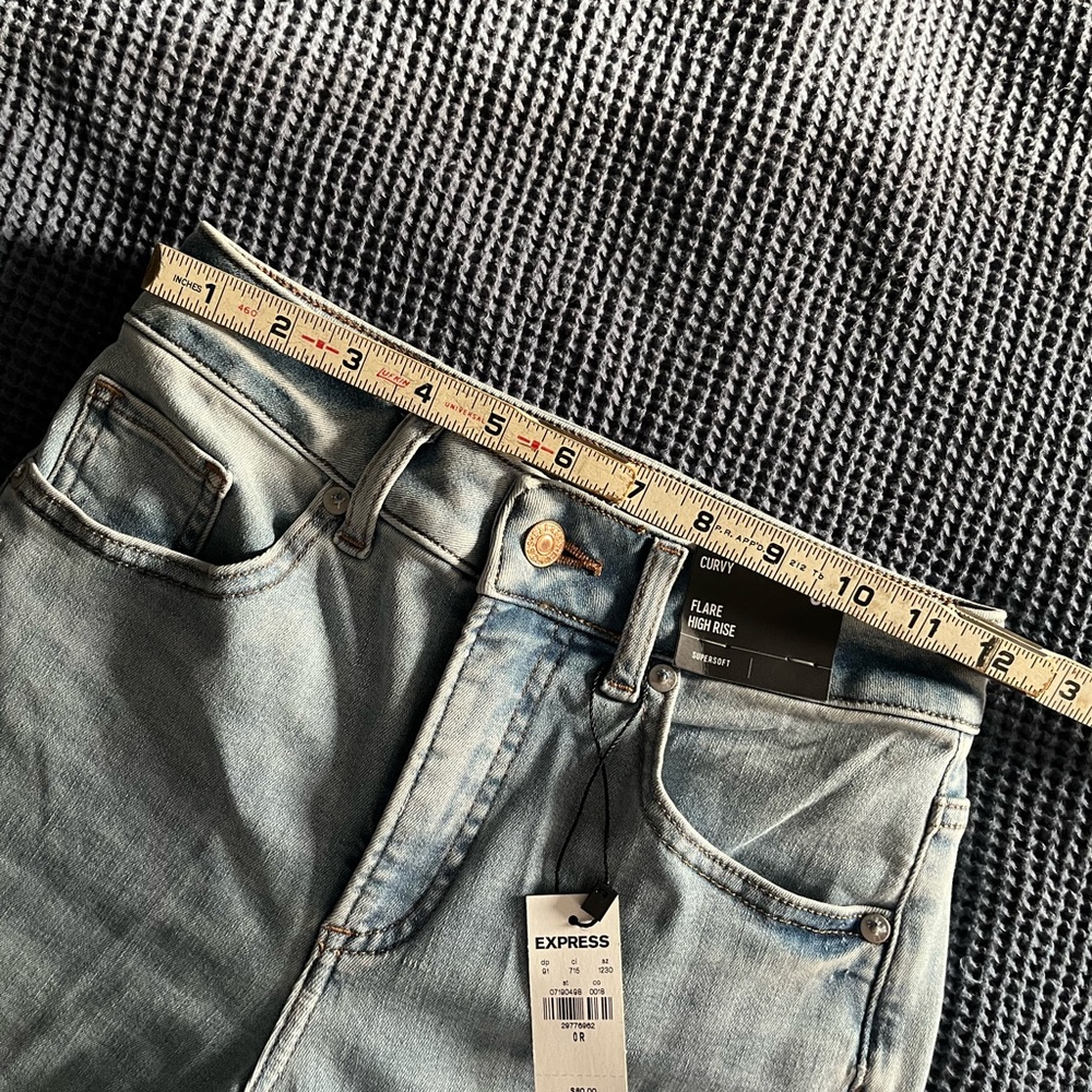 Express Curvy Flare High Rise Jeans - Picture 7 of 9